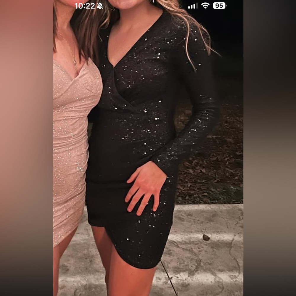 Black short long sleeve dress